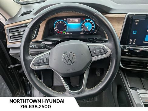 Used 2024 Volkswagen Atlas SE image 11