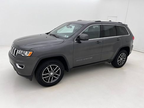 Used 2018 Jeep Grand Cherokee Laredo AWD/4WD image 5