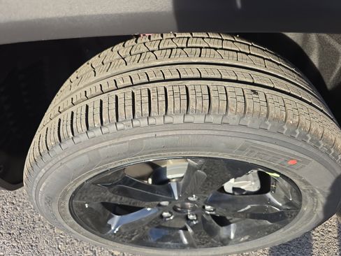 New 2025 Jeep Grand Cherokee L Limited image 11