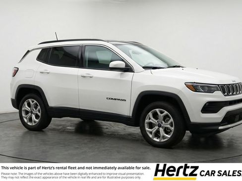 Used 2025 Jeep Compass Latitude AWD/4WD image 1