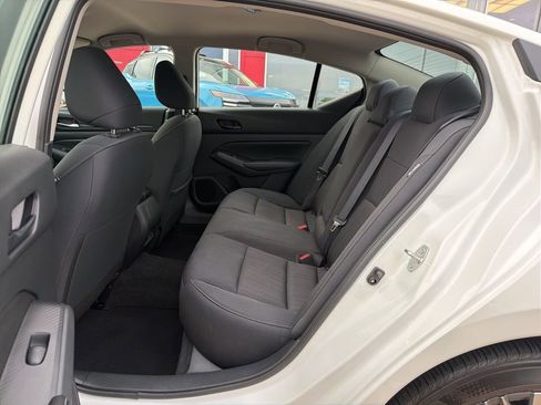 Used 2025 Nissan Altima 2.5 SV FWD image 15