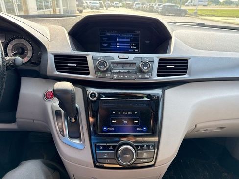 Used 2015 Honda Odyssey Touring image 19