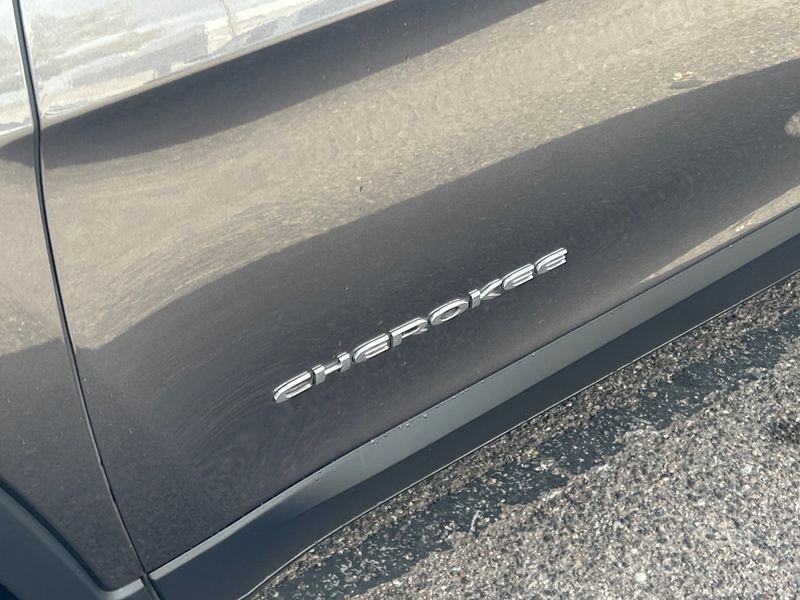 Used 2020 Jeep Cherokee Limited FWD image 24