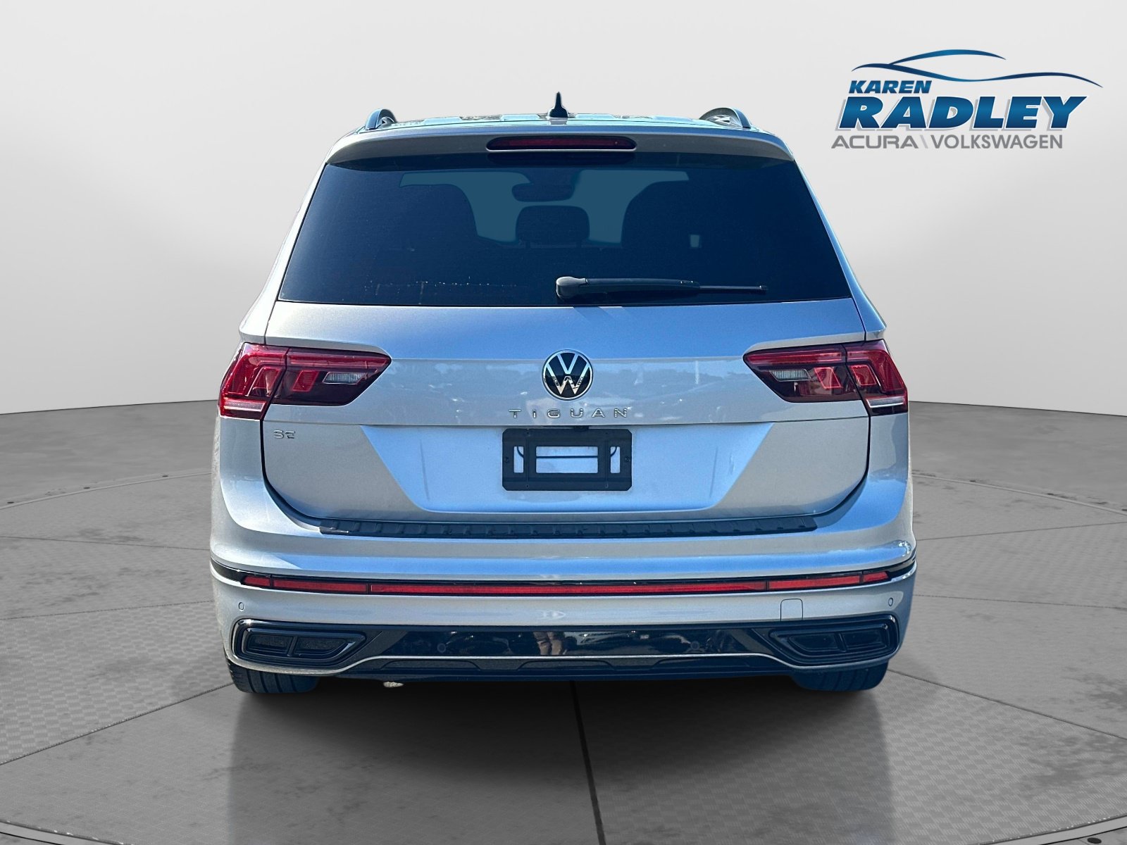 Certified 2023 Volkswagen Tiguan SE R-Line FWD image 3