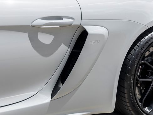 Used 2020 Porsche 718 Cayman GT4 RWD image 18