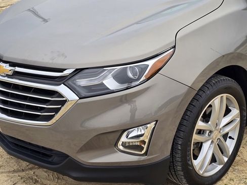 Used 2018 Chevrolet Equinox Premier image 3