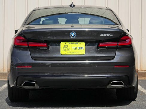 Used 2022 BMW 530e w/ Premium Package RWD image 11