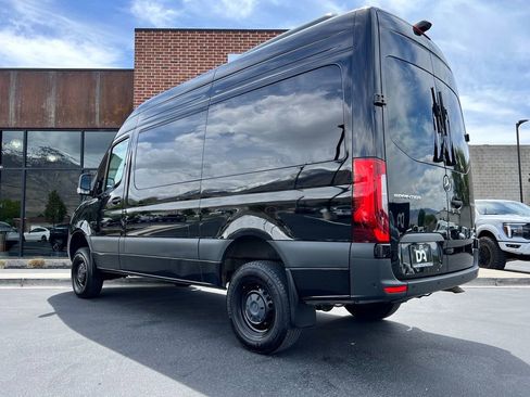 Used 2024 Mercedes-Benz Sprinter 2500 image 4