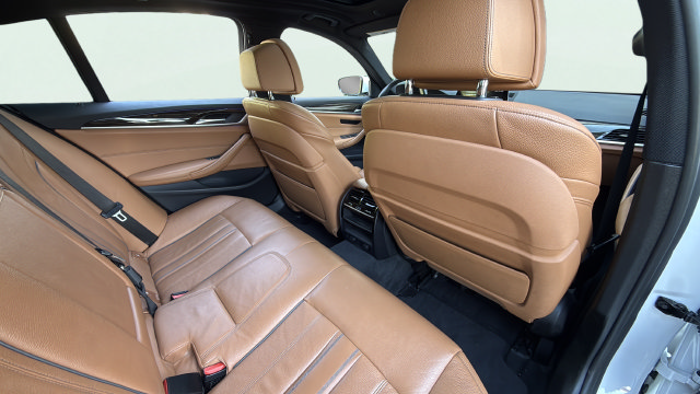 Used 2019 BMW 530e w/ Convenience Package RWD image 29