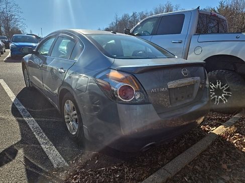Used 2010 Nissan Altima 2.5 S w/ Premium Audio Pkg image 3