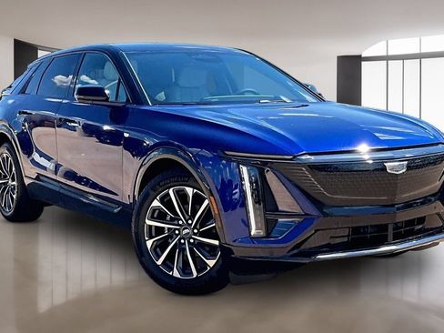 New 2027 Cadillac Lyriq Sport w/ LPO, Floor Liner Package AWD/4WD image 2