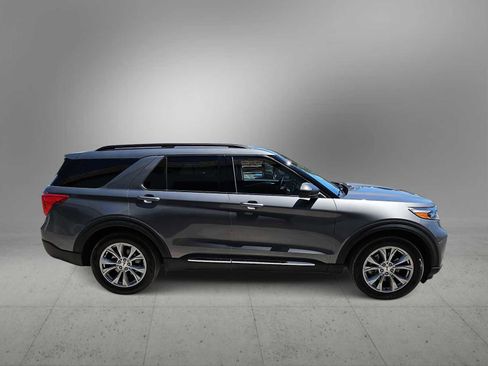 Used 2023 Ford Explorer XLT w/ Equipment Group 202A RWD image 9