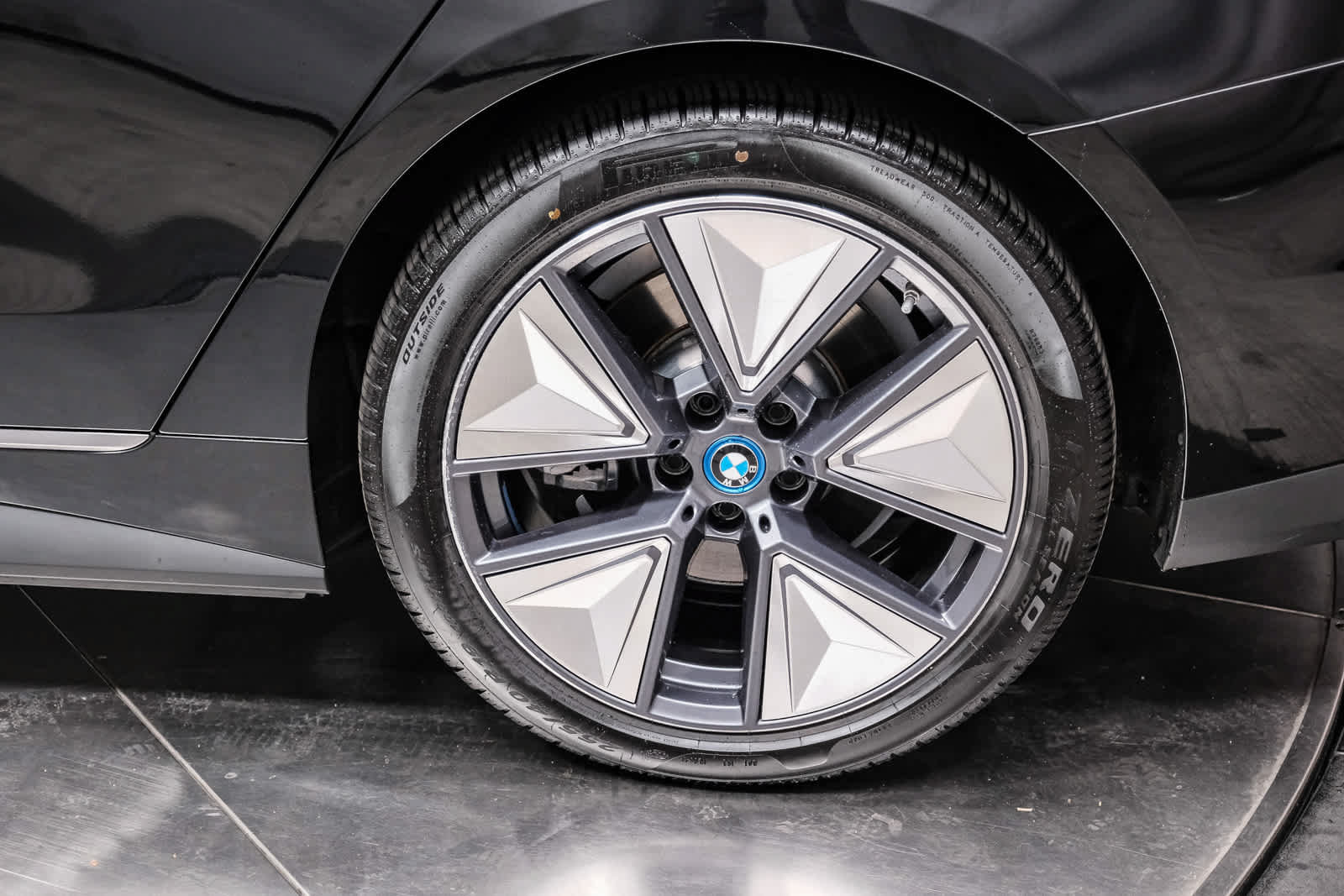 Used 2024 BMW i4 eDrive35 w/ Convenience Package RWD image 9