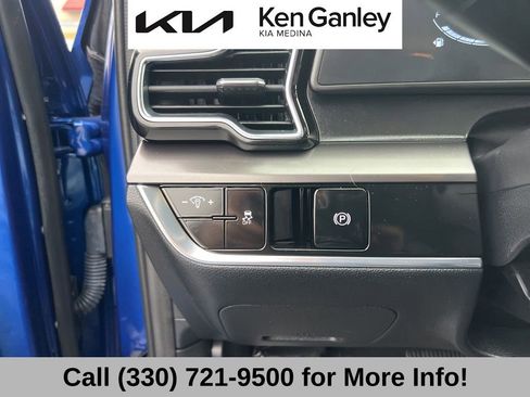 Certified 2025 Kia Sportage EX image 30