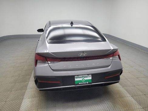 Used 2025 Hyundai Elantra SE image 6
