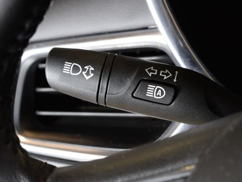 Used 2021 Chevrolet Equinox LT FWD image 17