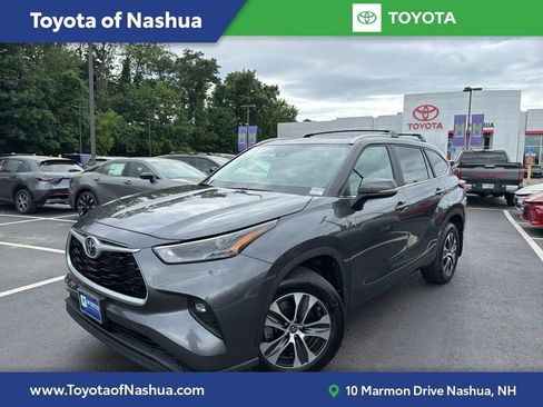 Used 2023 Toyota Highlander XLE AWD/4WD image 1