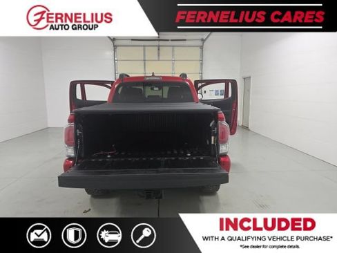 Used 2022 Toyota Tacoma TRD Sport w/ TRD Premium Sport Package AWD/4WD image 13