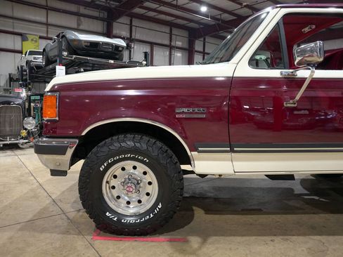 Used 1990 Ford Bronco XLT 2dr 4WD SUV image 3