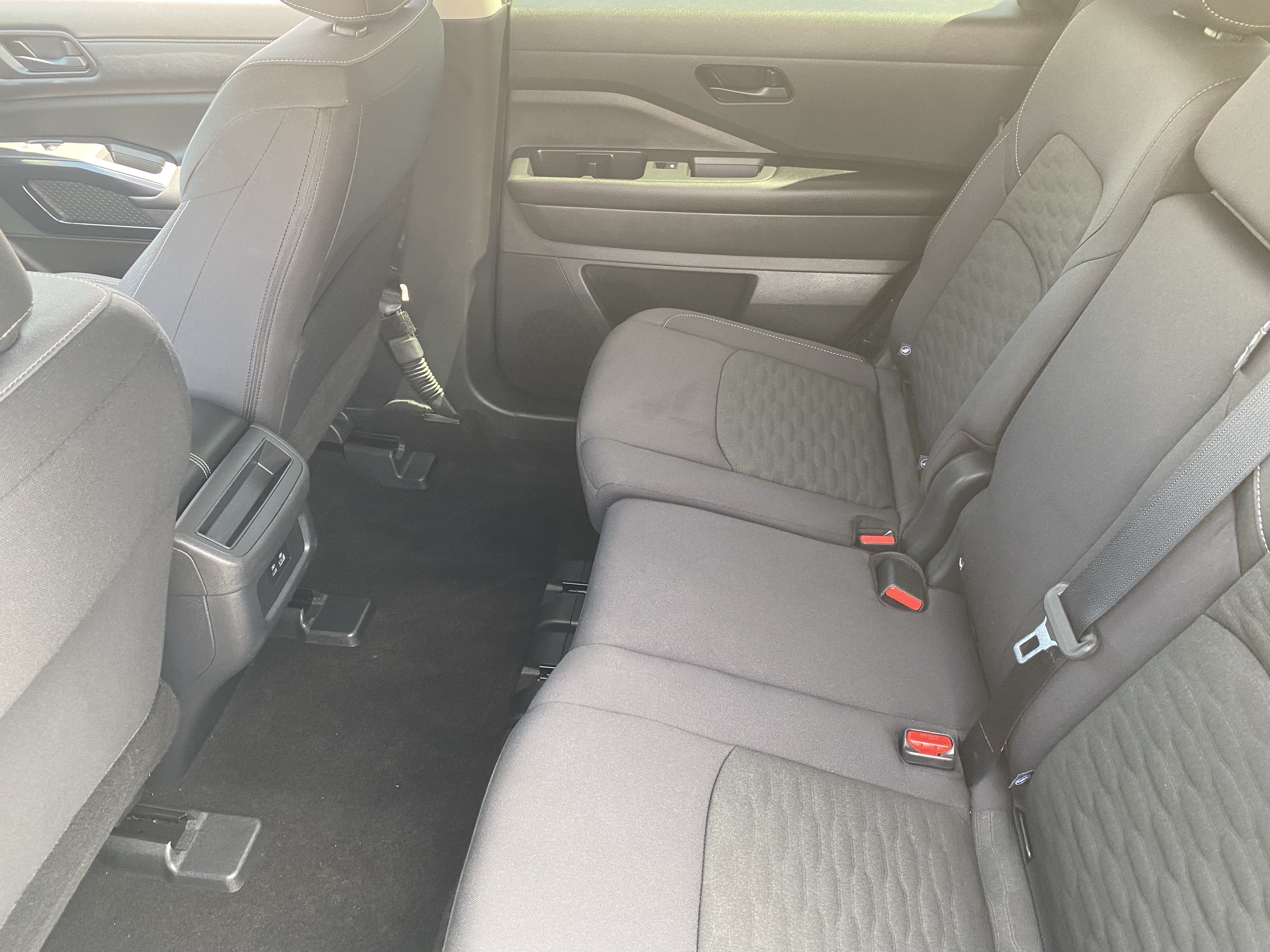 Used 2025 Nissan Pathfinder S FWD image 15