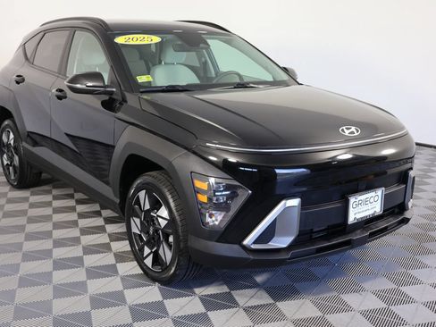Certified 2025 Hyundai Kona SEL AWD/4WD image 1