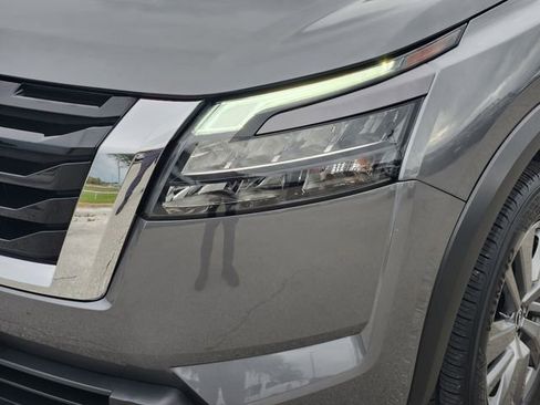 Certified 2025 Nissan Pathfinder SV w/ SV Premium Package image 7