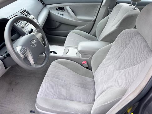 Used 2011 Toyota Camry LE FWD image 5