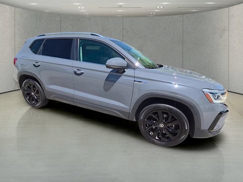 Used 2022 Volkswagen Taos SEL w/ Panoramic Sunroof Package FWD image 37
