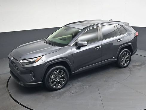 Used 2022 Toyota RAV4 Limited AWD/4WD image 26