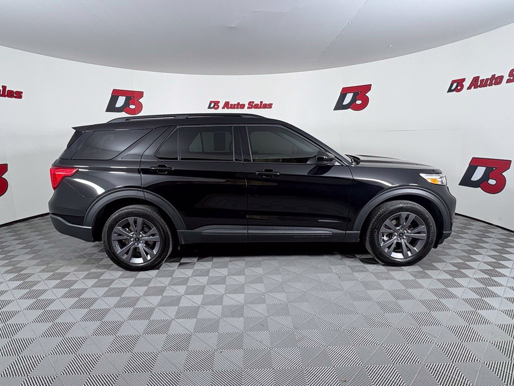Used 2024 Ford Explorer XLT w/ Equipment Group 202A AWD/4WD image 9