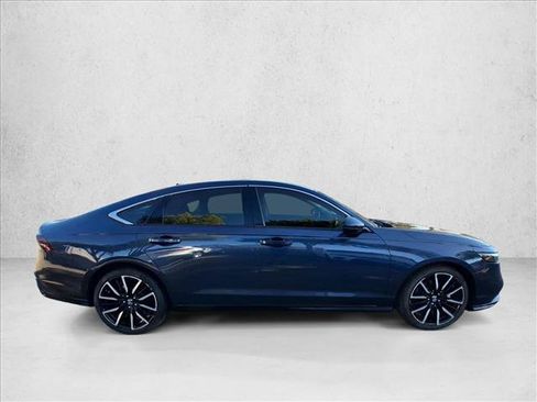 Used 2023 Honda Accord Touring image 4