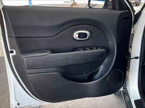 Used 2018 Kia Soul + image 21