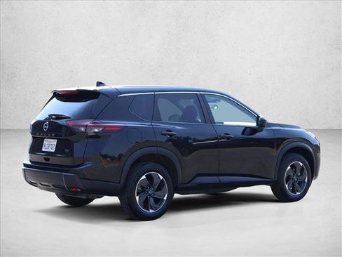 Used 2024 Nissan Rogue SV FWD image 5