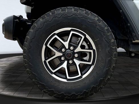 Used 2025 Jeep Wrangler Unlimited Rubicon AWD/4WD image 31