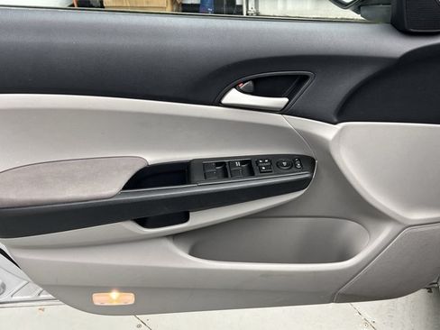Used 2012 Honda Accord LX image 9