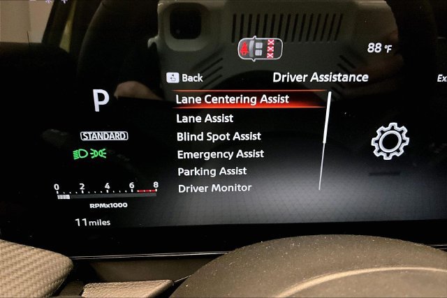 New 2026 Nissan Kicks SR w/ Cold Weather Package FWD image 31