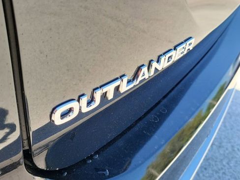 New 2025 Mitsubishi Outlander SE image 6