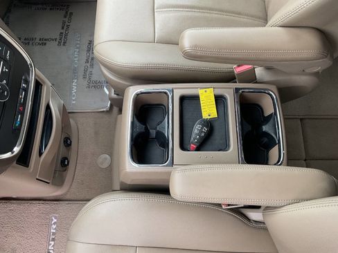 Used 2016 Chrysler Town & Country Touring w/ Driver Convenience Group image 24
