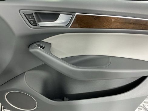 Used 2017 Audi Q5 2.0T Premium Plus w/ Technology Package image 13