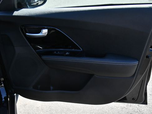 Used 2022 Kia Niro EX FWD image 41