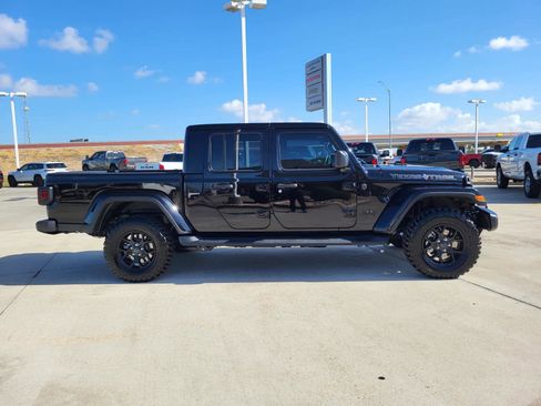 New 2025 Jeep Gladiator Sport image 6