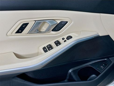 Used 2025 BMW 330i xDrive Sedan w/ Convenience Package image 18