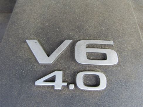 Used 2012 Nissan Frontier SL w/ Moonroof Pkg image 14