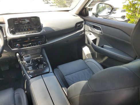 Used 2023 Nissan Rogue Platinum FWD image 18
