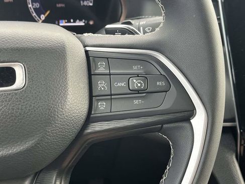 Used 2024 Jeep Grand Cherokee Laredo X image 28