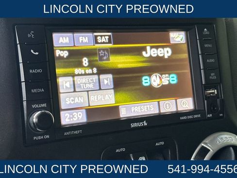 Used 2017 Jeep Wrangler Unlimited Sahara w/ Connectivity Group image 17