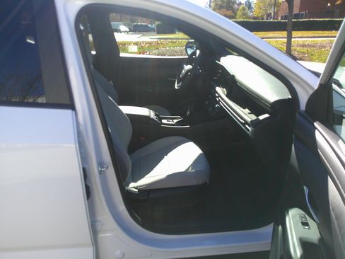 Used 2025 Hyundai Santa Cruz SE image 38