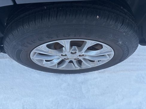 Used 2019 Jeep Cherokee Latitude Plus w/ Comfort/Convenience Group image 6