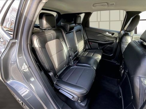 Used 2025 Ford Escape SE image 24