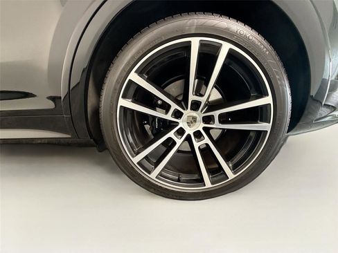 Used 2025 Porsche Cayenne Turbo AWD/4WD image 29